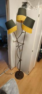 Vintage Vloerlamp met Drie Lampenkappen, Huis en Inrichting, Gebruikt, Vintage, Ophalen of Verzenden, Metaal