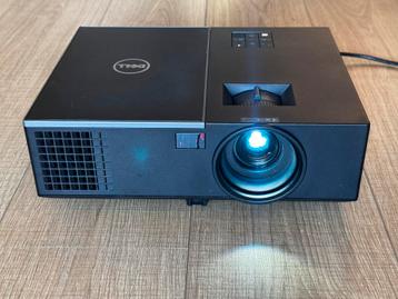 Daglicht Beamer | Dell 1550 | Gereviseerd met nieuwe lamp beschikbaar voor biedingen