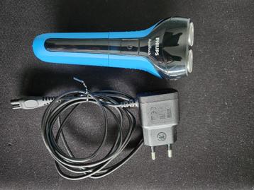 Philips AT600 AquaTouch Wet & Dry Electric Shaver beschikbaar voor biedingen