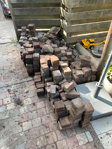 Gratis afhalen: cobble stones beschikbaar voor biedingen
