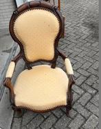 Antieke fauteuil met zachtgele bekleding, Ophalen