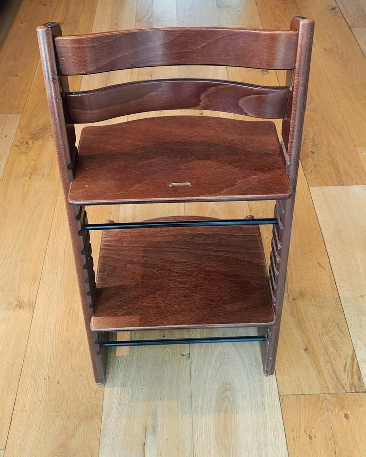 Stokke Tripp Trapp Kinderstoel bruin eiken hout, Kinderen en Baby's, Kinderstoelen, Gebruikt, Meegroeistoel, Aanschuifbaar, Gordel(s)