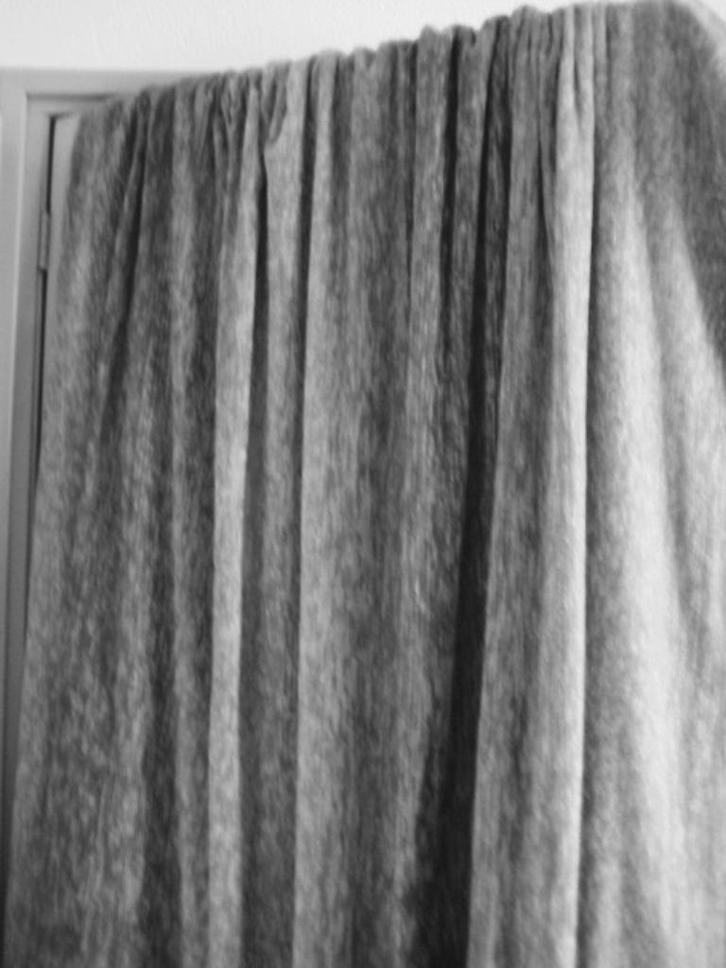 2 GROTE WARME GRIJZE GORDIJNEN LICHT TOT DONKERGRIJS, Huis en Inrichting, Stoffering | Gordijnen en Lamellen, Zo goed als nieuw