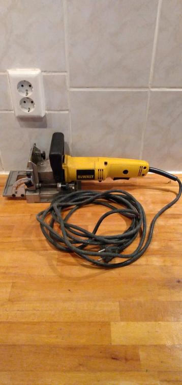 DeWalt DW682 beschikbaar voor biedingen