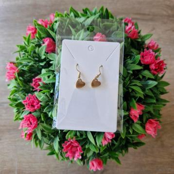 Goudkleurige rvs oorbellen. 'Little heart' beschikbaar voor biedingen