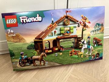 NIEUW: Lego Friends - Autumns paardenstal (41745) beschikbaar voor biedingen