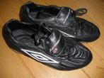 UMBRO kunstgras schoenen zwart maat 43, Maat XS of kleiner, Ophalen of Verzenden, Schoenen