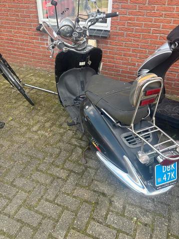 Blauwe kenteken scooter - Opknapper beschikbaar voor biedingen