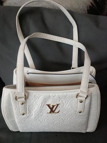 Dames handtas beschikbaar voor biedingen