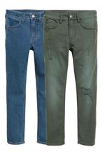 2 paar H&M broeken skinny jeans blauw en kakigroen maat 140, Broek, H&M, Nieuw, Ophalen of Verzenden