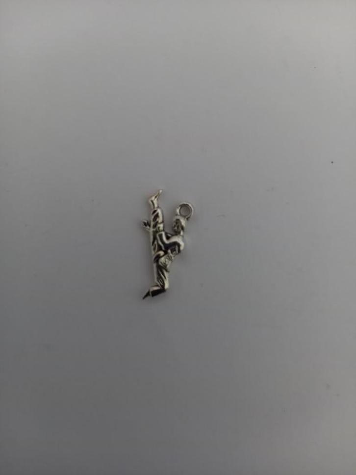 Kettinghanger karateka karate, Sieraden, Tassen en Uiterlijk, Kettinghangers, Nieuw, Overige materialen, Zilver, Verzenden