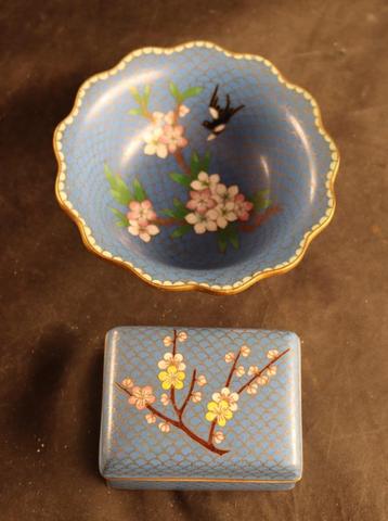 Fraai kistje en schaaltje met cloisonne  beschikbaar voor biedingen