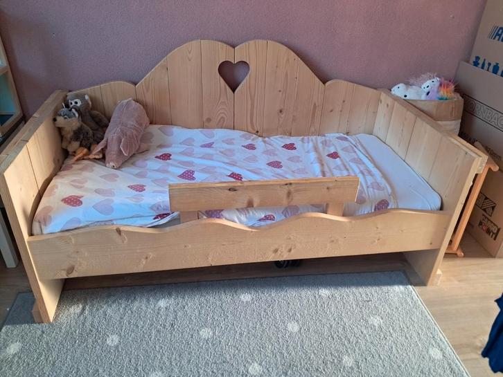 Kinderbed 161x81 cm met matras en valhekje, Kinderen en Baby's, Kinderkamer | Bedden, Gebruikt, 180 cm of meer, 70 tot 85 cm, Matras
