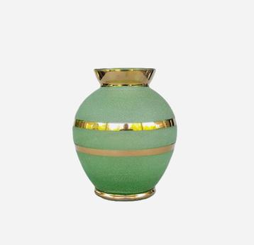 Bolvaas in groen suikerglas en vergulde ringen circa 1950. beschikbaar voor biedingen