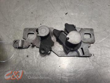 Slotmechaniek Motorkap van een Opel Vivaro beschikbaar voor biedingen