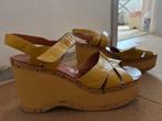 Retro Plateau Sandalen, Ophalen of Verzenden, Gedragen, Geel, Sandalen of Muiltjes