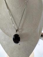 Prachtige oude zilveren hanger met een hematiet steen., Verzenden, Zilver, Hanger