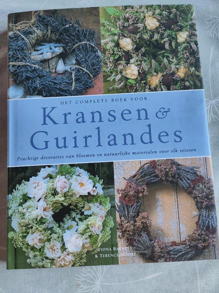 Het complete boek Kransen maken, Boeken, Hobby en Vrije tijd, Zo goed als nieuw, Overige onderwerpen, Ophalen of Verzenden