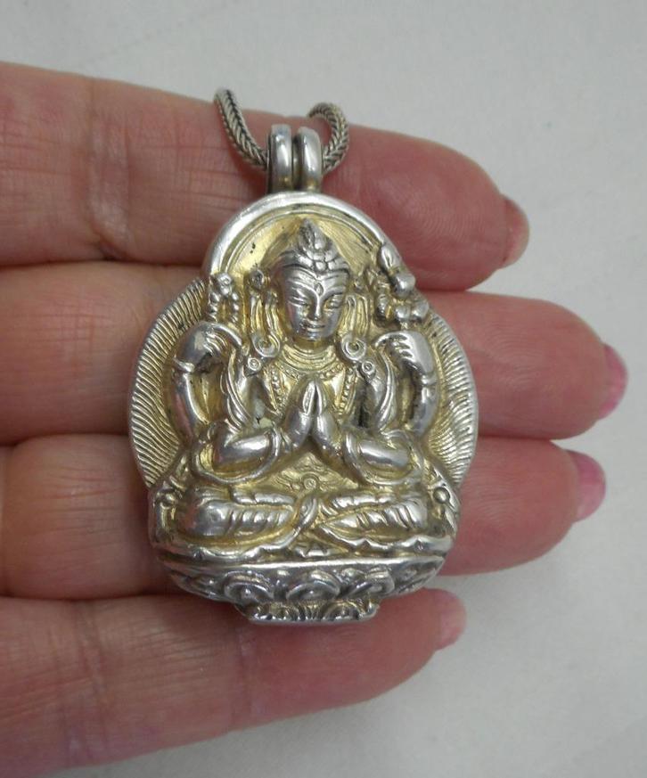 Zilveren ketting met boeddha amulet doos hanger nr.879, Sieraden, Tassen en Uiterlijk, Antieke sieraden, Ketting, Zilver, Verzenden