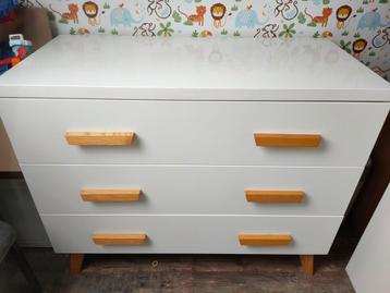 Doorgroei kamer TWF. Kast en commode  beschikbaar voor biedingen
