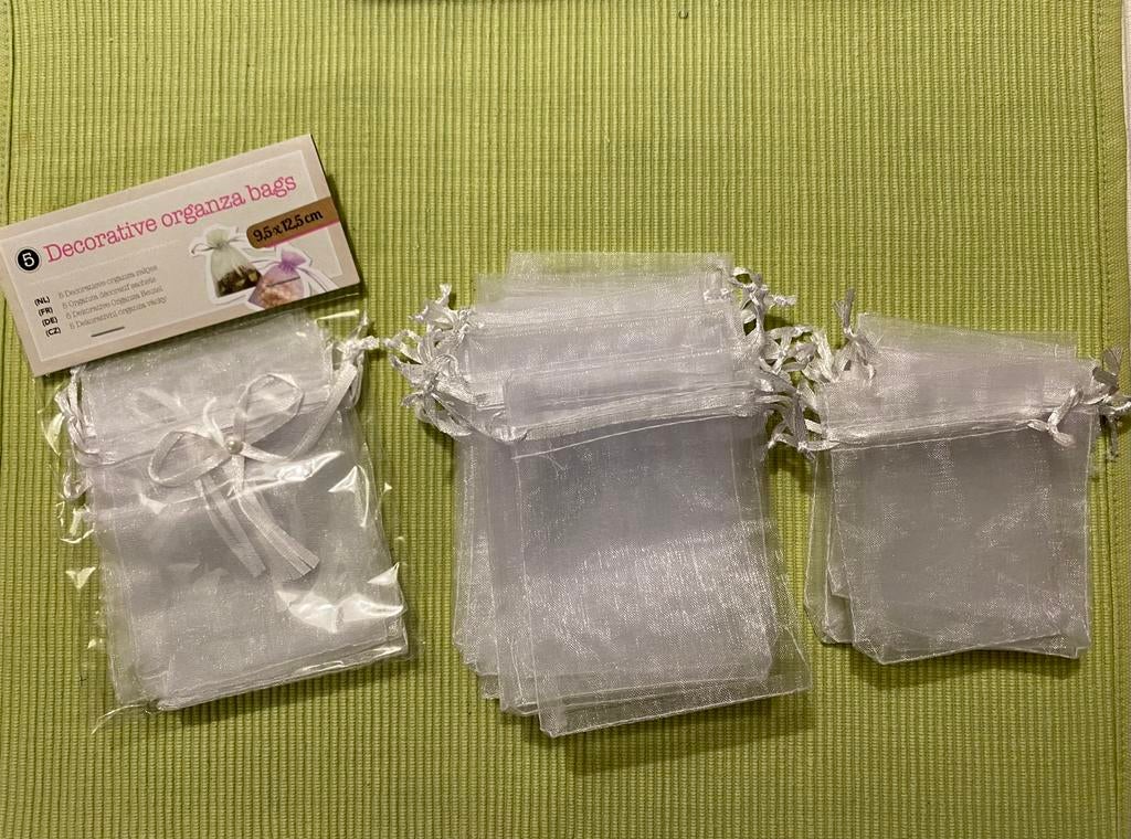 33 Witte organza zakjes, Ophalen of Verzenden, Zo goed als nieuw