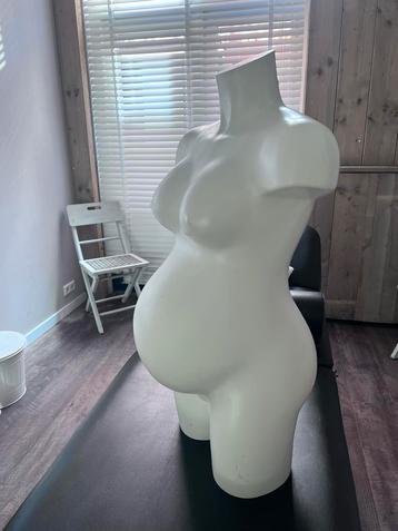 Zwangerschaps etalagepop / paspop zwanger beschikbaar voor biedingen