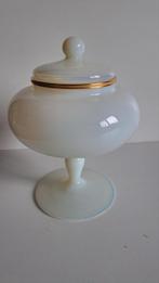 Opalineglas. Bonbonniere op voet, met deksel., Ophalen of Verzenden