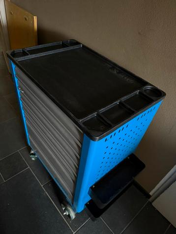 Unior gereedschapwagen beschikbaar voor biedingen