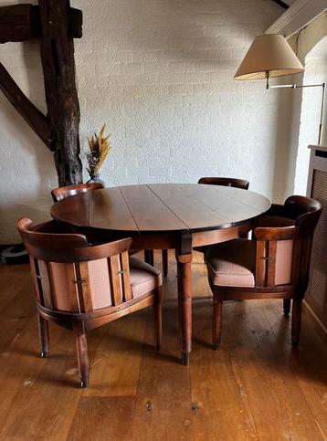 Prachtige schuitema eettafel  beschikbaar voor biedingen