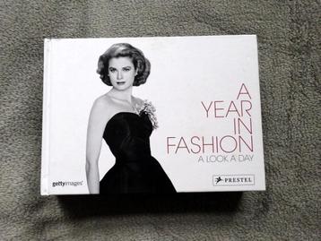 A Year in Fashion * A Look a Day - Pascal Morche beschikbaar voor biedingen