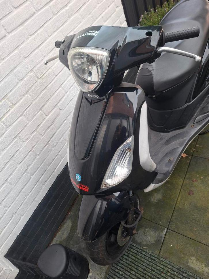 Piaggio fly, Fietsen en Brommers, Snorfietsen en Snorscooters, Zo goed als nieuw, Piaggio, Benzine, Ophalen