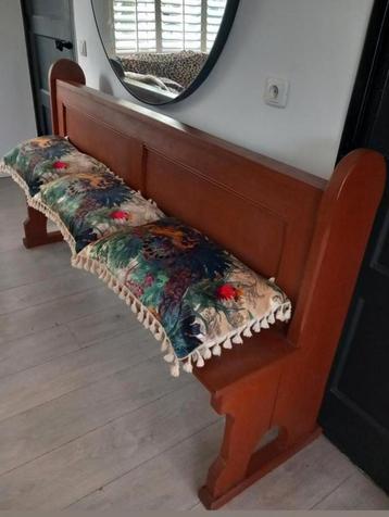 Antieke kerkbank  beschikbaar voor biedingen