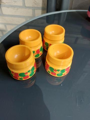 Eierdopjes retro  beschikbaar voor biedingen