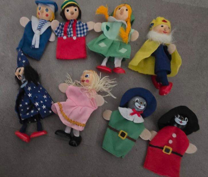 Leuke set Goki vingerpoppetjes 8 stuks, Kinderen en Baby's, Speelgoed | Poppen, Zo goed als nieuw, Overige typen, Ophalen of Verzenden