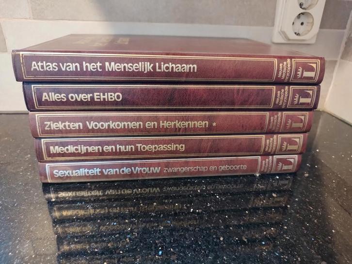 Set van 5 medische encyclopedie boeken - bieden!, Boeken, Encyclopedieën, Gelezen, Los deel, Medisch, Ophalen
