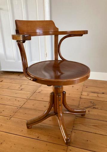 Originele Thonet stoel beschikbaar voor biedingen