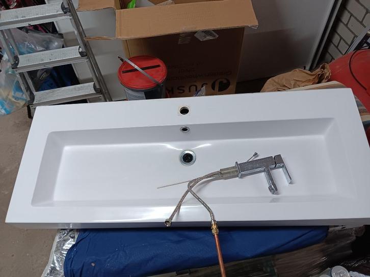Te Koop Wastafel 1,40 en Douchewand, Doe-het-zelf en Verbouw, Sanitair, Nieuw, Overige typen, Glas, Ophalen