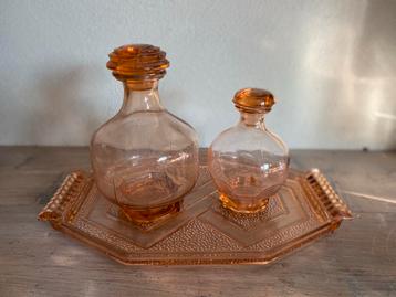 Artdeco Dienblad likeur fles persglas vintage rosaline set beschikbaar voor biedingen