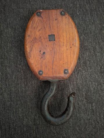 Antieke Houten Katrol met Haak 37,5cmx16,5cm beschikbaar voor biedingen