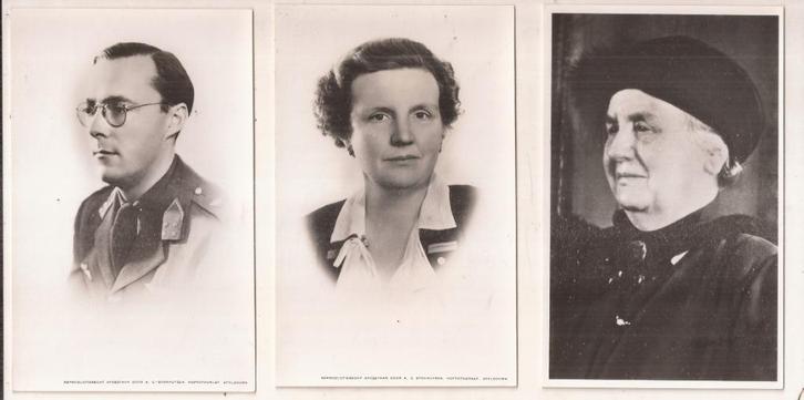 Ons koninklijk Huis Mapje 5 foto's ten bate fonds noodgebied, Verzamelen, Ansichtkaarten | Themakaarten, Ongelopen, 1940 tot 1960