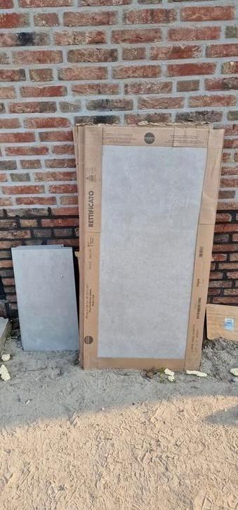 Wand- en vloertegels betonlook beschikbaar voor biedingen