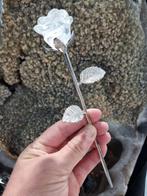 Grote roos van Bergkristal op zilverkleurige steel

23,5 cm, Ophalen of Verzenden, Mineraal