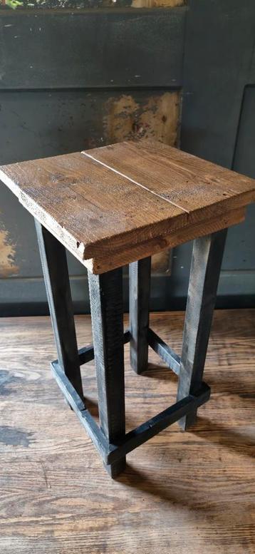 Houten Barkruk / Bijzettafel - 6 stuks beschikbaar voor biedingen