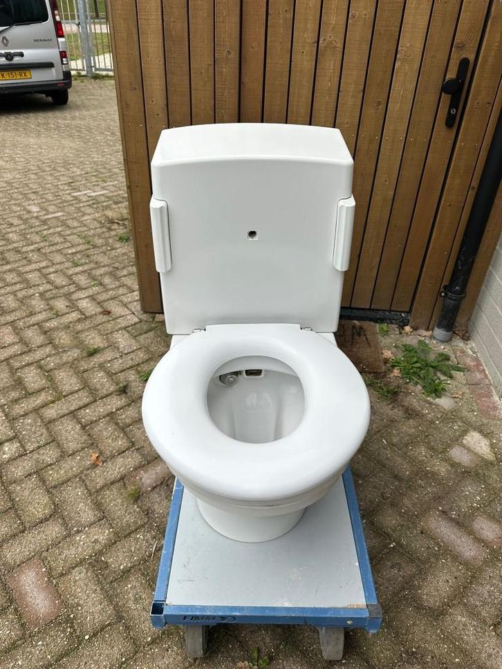 Closomat+ Zorgtoilet met onderdouche, föhn en grote zitting, Doe-het-zelf en Verbouw, Sanitair, Gebruikt, Toilet, Steen, Ophalen