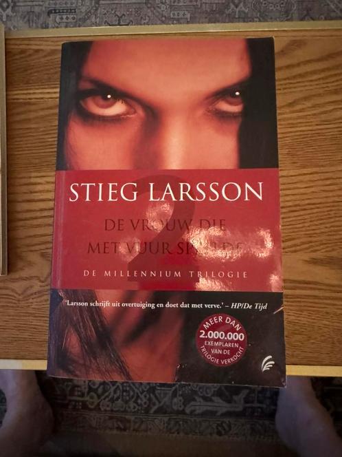 Stieg Larsson - De vrouw die met vuur speelde, Boeken, Thrillers, Zo goed als nieuw, Nederland, Ophalen of Verzenden