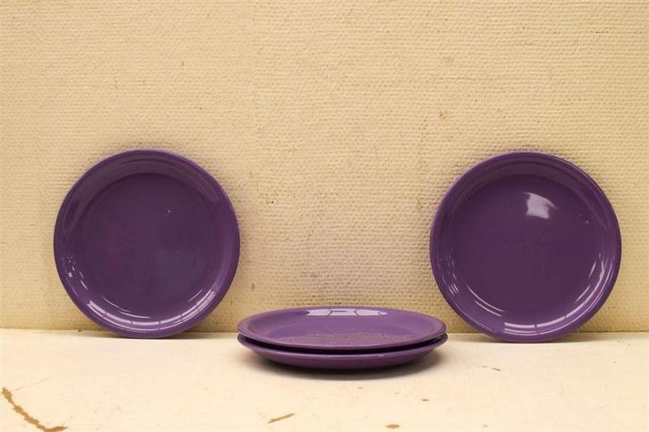 4 Platte porseleinen paarse borden 45914, Huis en Inrichting, Keuken | Servies, Gebruikt, Bord(en), Overige stijlen, Porselein