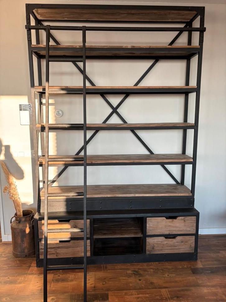 Industriële wandkast met ladder, Huis en Inrichting, Kasten | Boekenkasten, Zo goed als nieuw, 150 tot 200 cm, 200 cm of meer