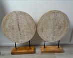 Twee houten ornamenten op voet/standaard, Ophalen of Verzenden