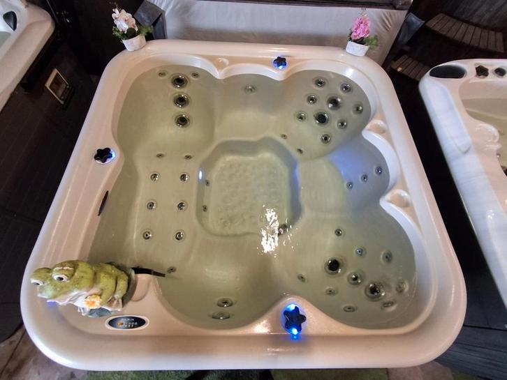 Jacuzzi balboa 6 persoons spotgoedkoop ‼️, Tuin en Terras, Bubbelbaden en Hottubs, Nieuw, Filter, Ophalen of Verzenden
