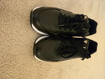 Guess Sneakers  beschikbaar voor biedingen
